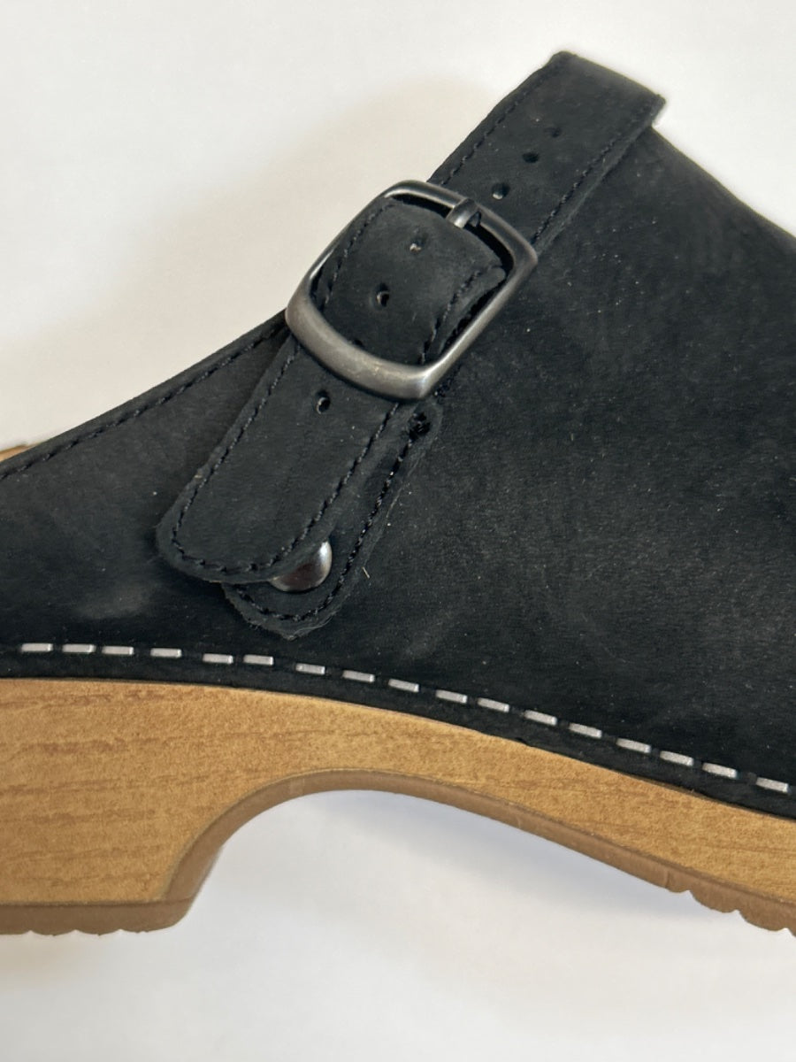 Dansko · Berry Burnished Nubuck Clogs w/ Buckle Detail · 8.5 · Black