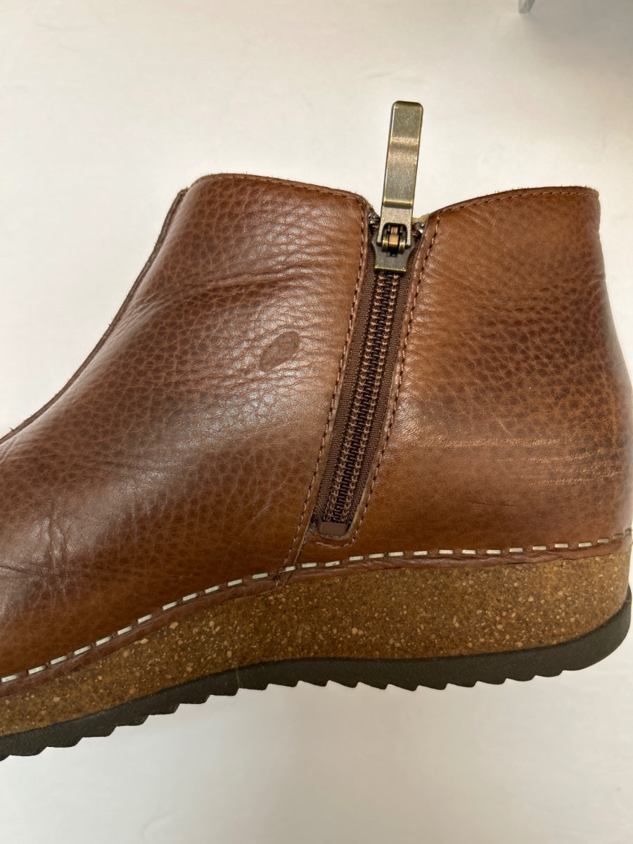 Dansko · Makara Boot · 9.5 · Brown
