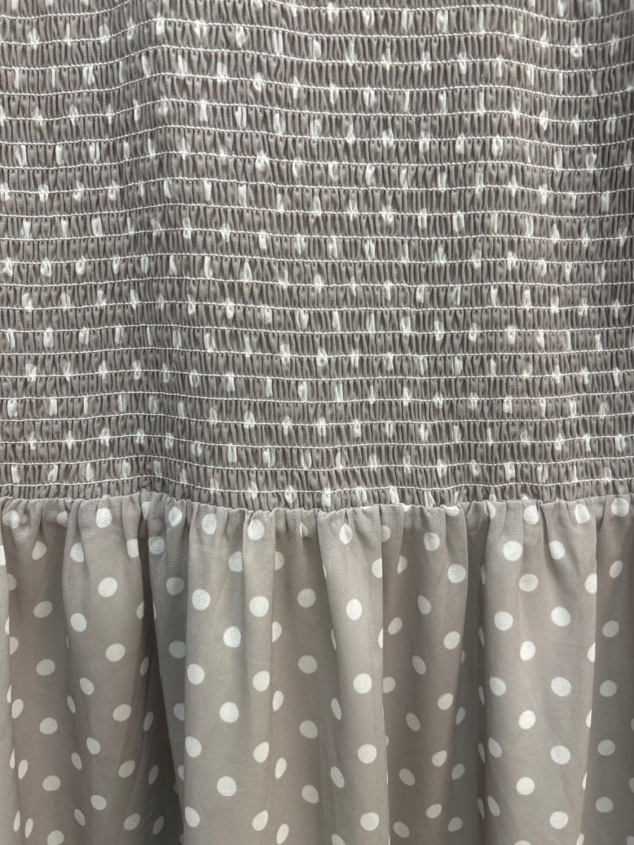 The Clothes Rack · Mad About Style · M · Gray/White Polka Dot