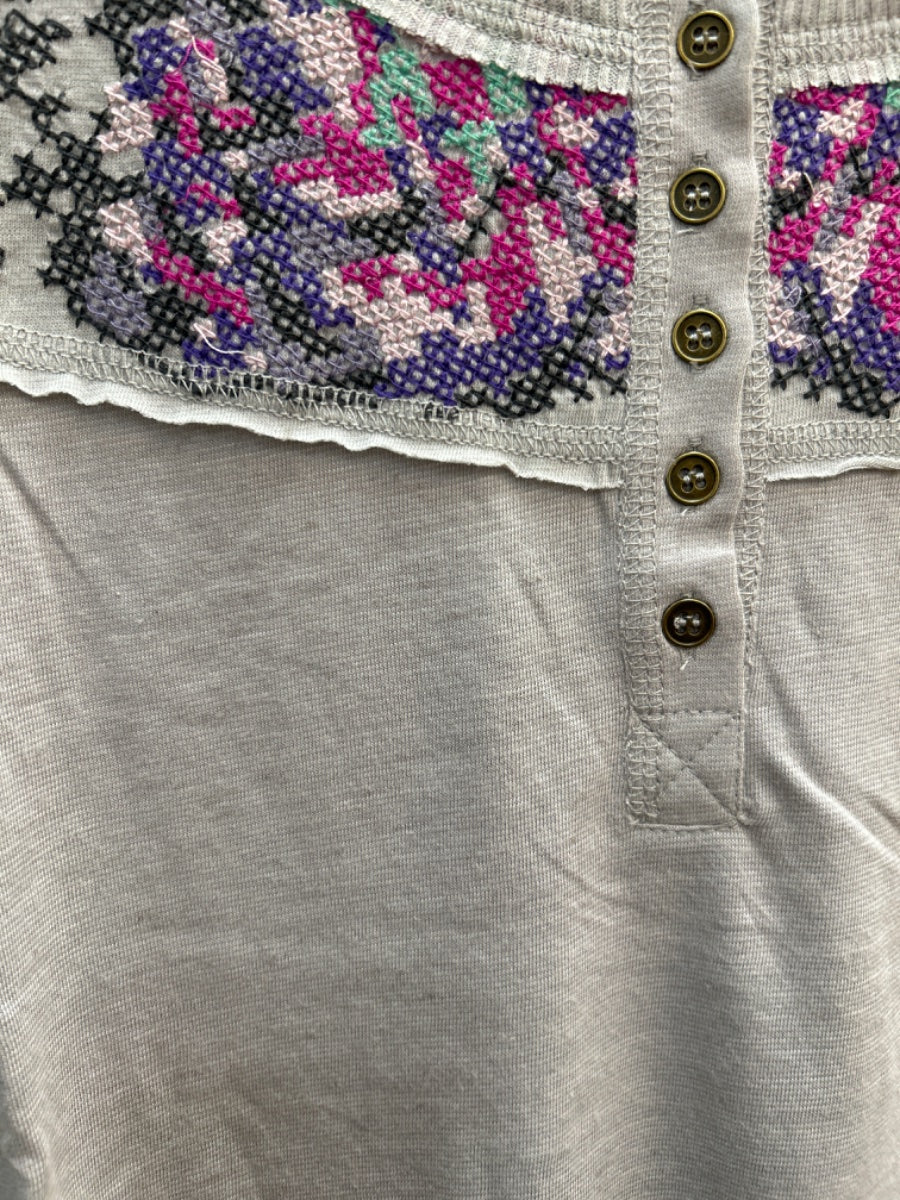 Sundance · Henley Top · Small · GrayFloral