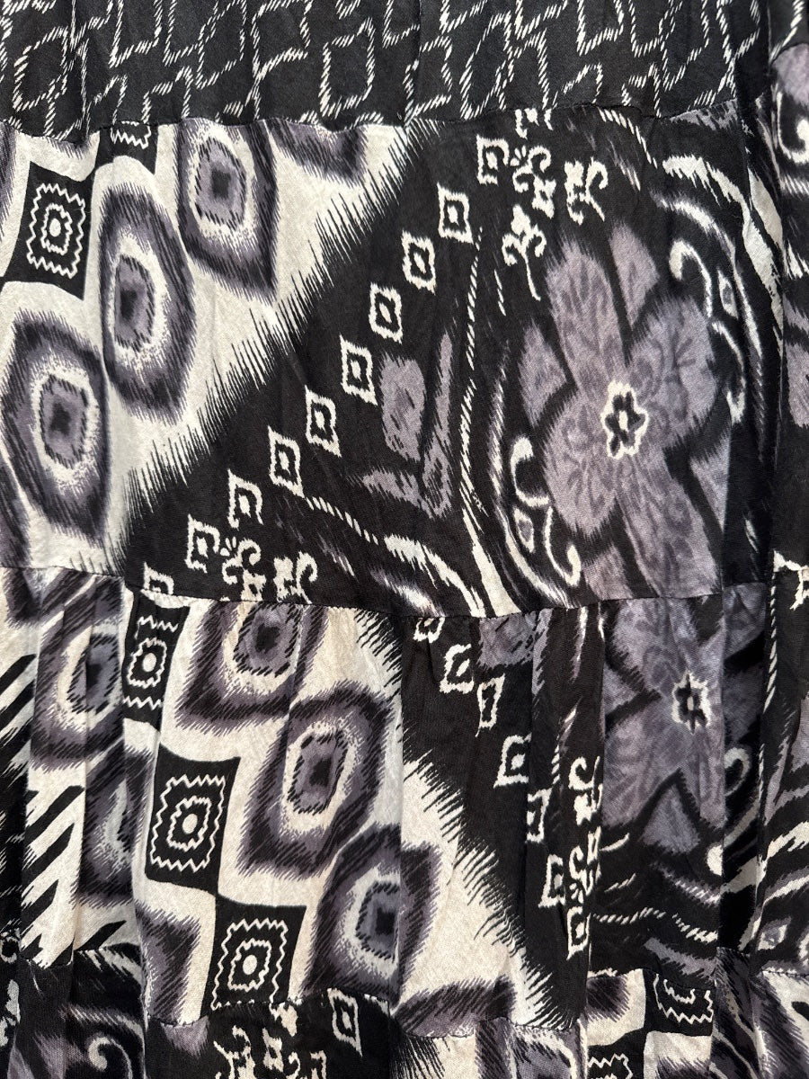 NY Collection · Maxi · Large · BlackWhite