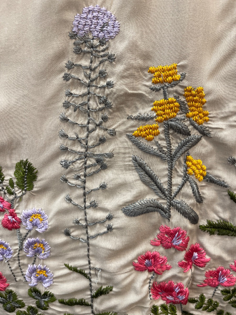 Anthropologie · Blue Tassel Embroidered · Large · BeigeFloral