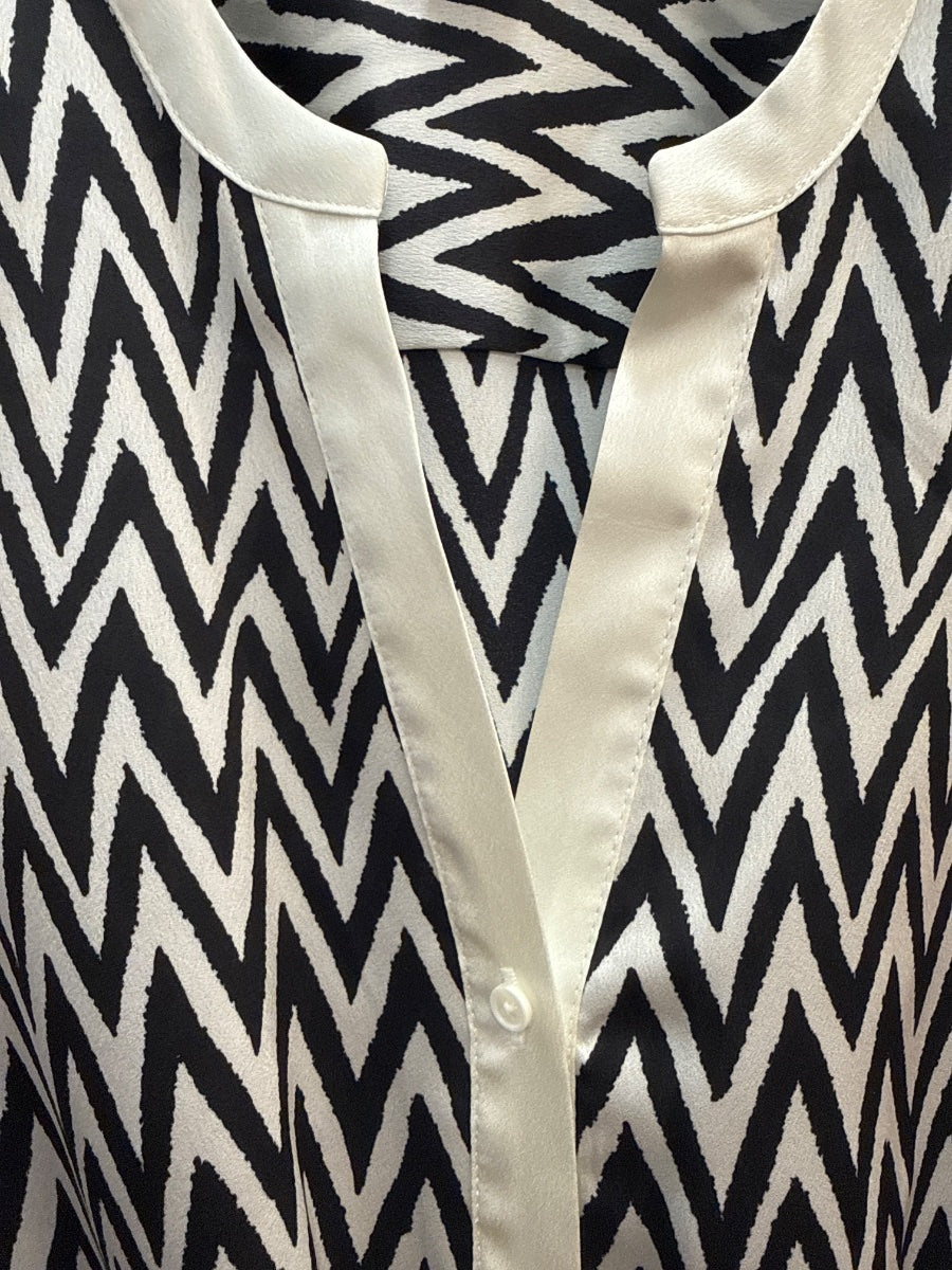 Halogen · Bell Sleeve Top, tie front, zig-zag pattern · Small · BlkWhite