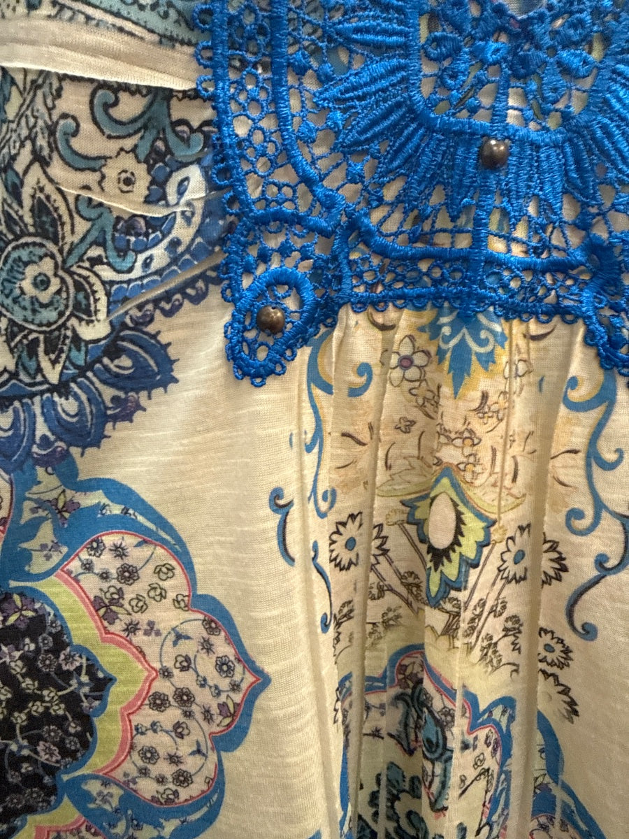 Unity World Wear · Paisley Print V-Neck Embellished Lace Top · Small · CreamBlue