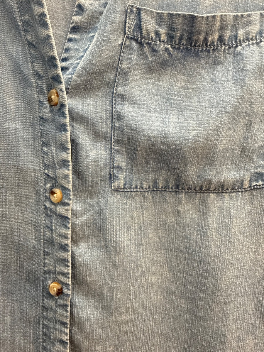 Jane&Delancey · Shirt · Medium · Chambray