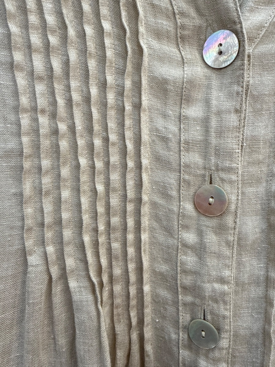 Foxcroft · Natural Pleated Detail · Small · Natural