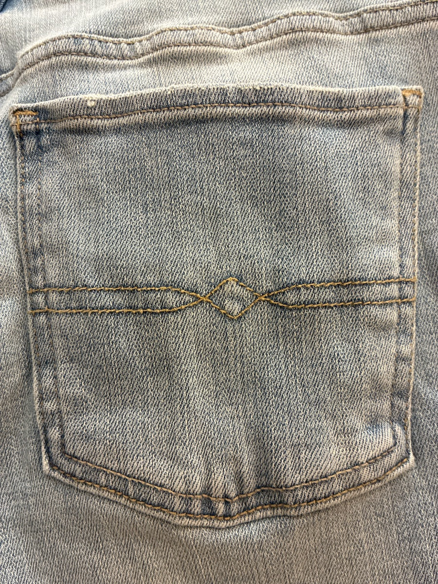 LuckyBrand · Sweet Mid-Rise Kick Crop · 6 · Light Denim