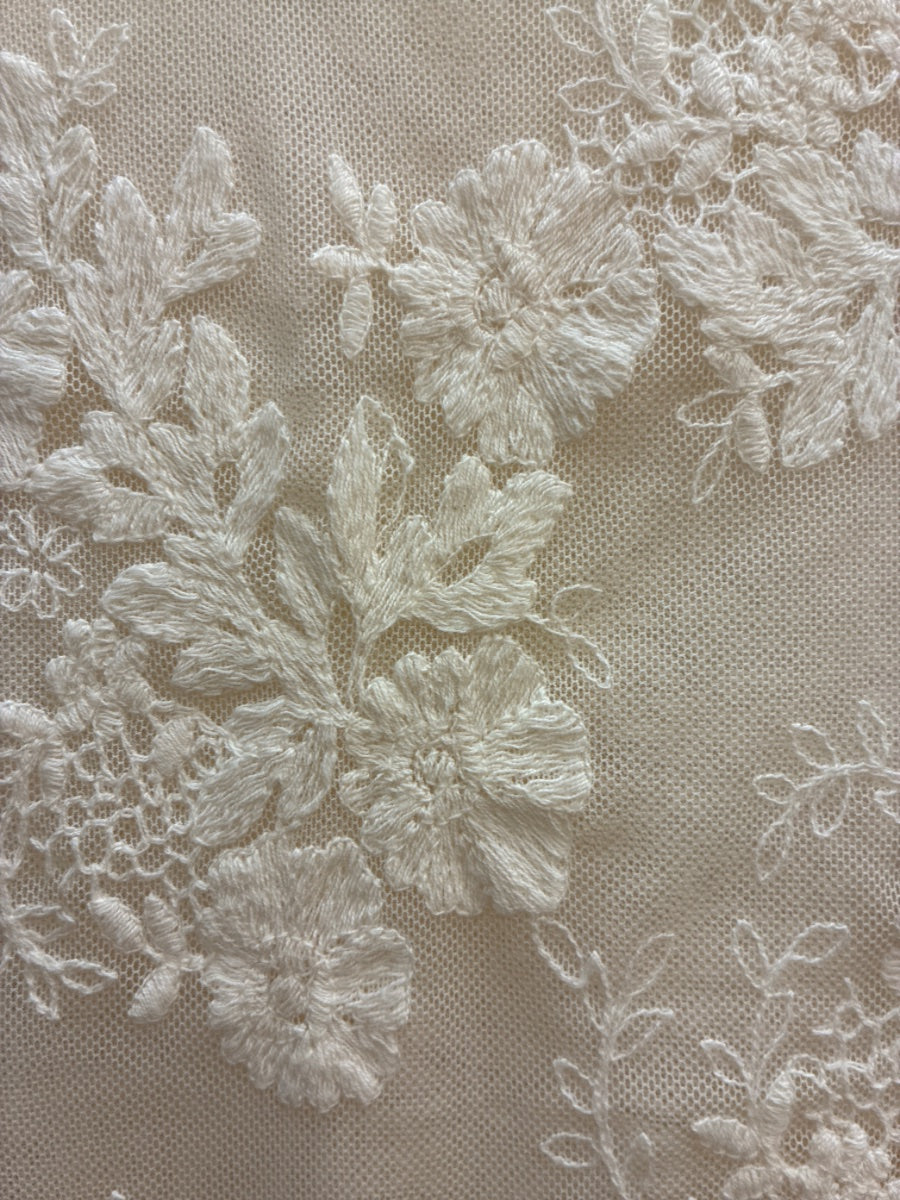 Sundance · ShortSleeve Top with Lace Detail · Medium · Ecru