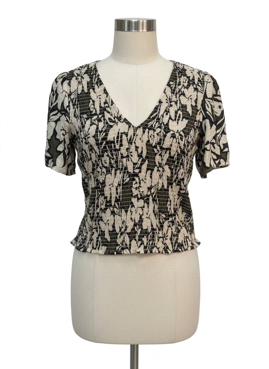 Evereve · Smocked Floral Print Short Sleeve Top · Large · MossWhite