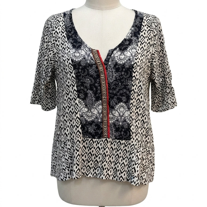 Akemi+Kin · Woven Accent · Medium · Cream, Black