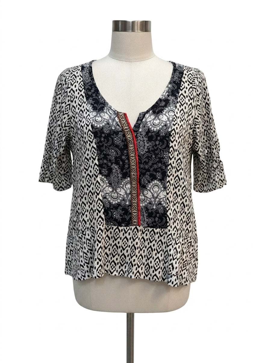 Akemi+Kin · Woven Accent · Medium · Cream, Black