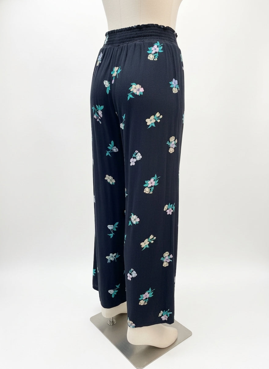 Billabong · Wide Leg Pants · Medium · NavyFloral