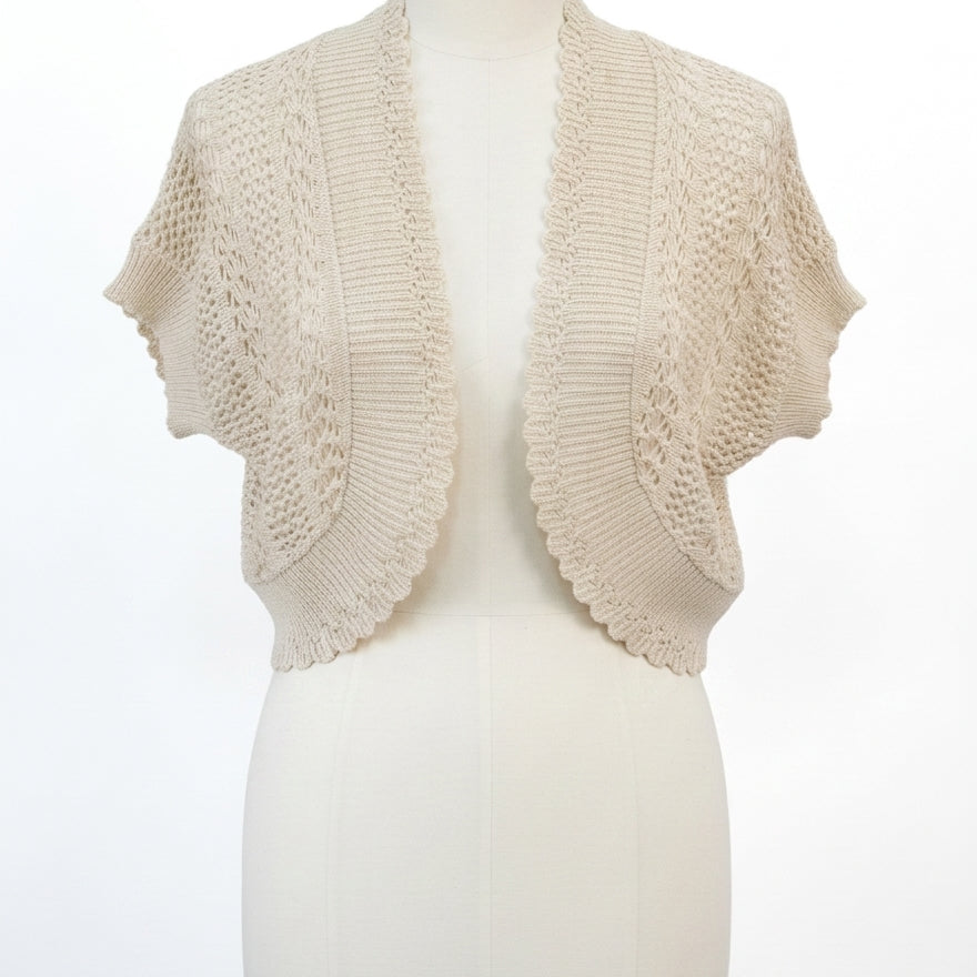 RobbieBee · Scalloped Edge · Small · Cream