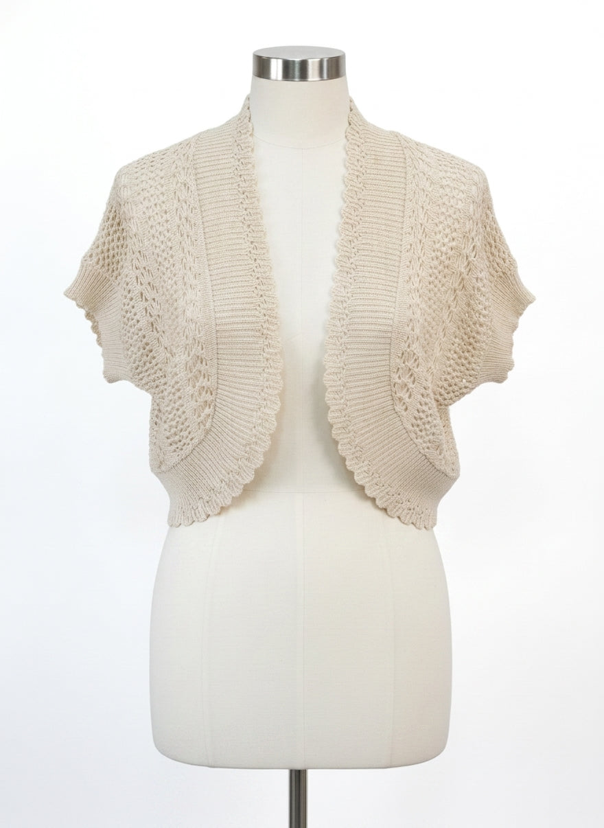 RobbieBee · Scalloped Edge · Small · Cream