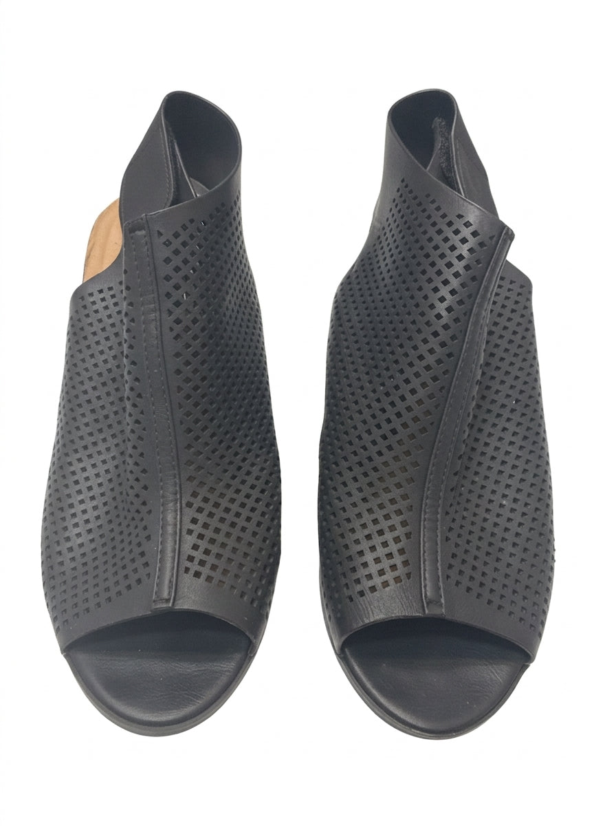 Call It Spring · Open toe · 8.5 · Black
