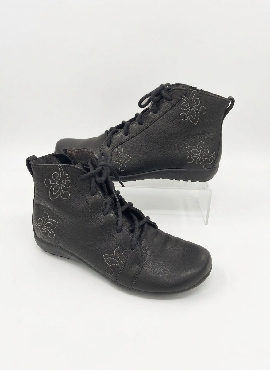Naot · Manga ankle boots · 8.5 · Black