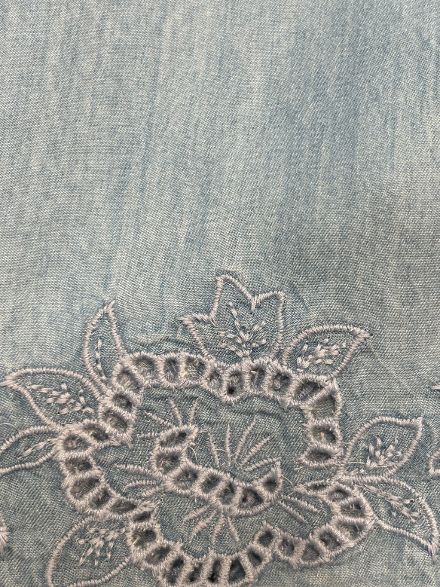 Style & Co · Eyelet Lace Chambray Capris · XL P · Chambray