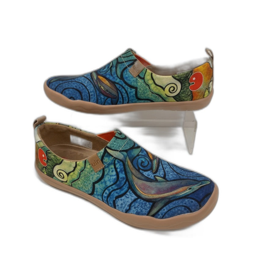 UIN · Dolphin Print Slip Ons · 8.5 · Multi