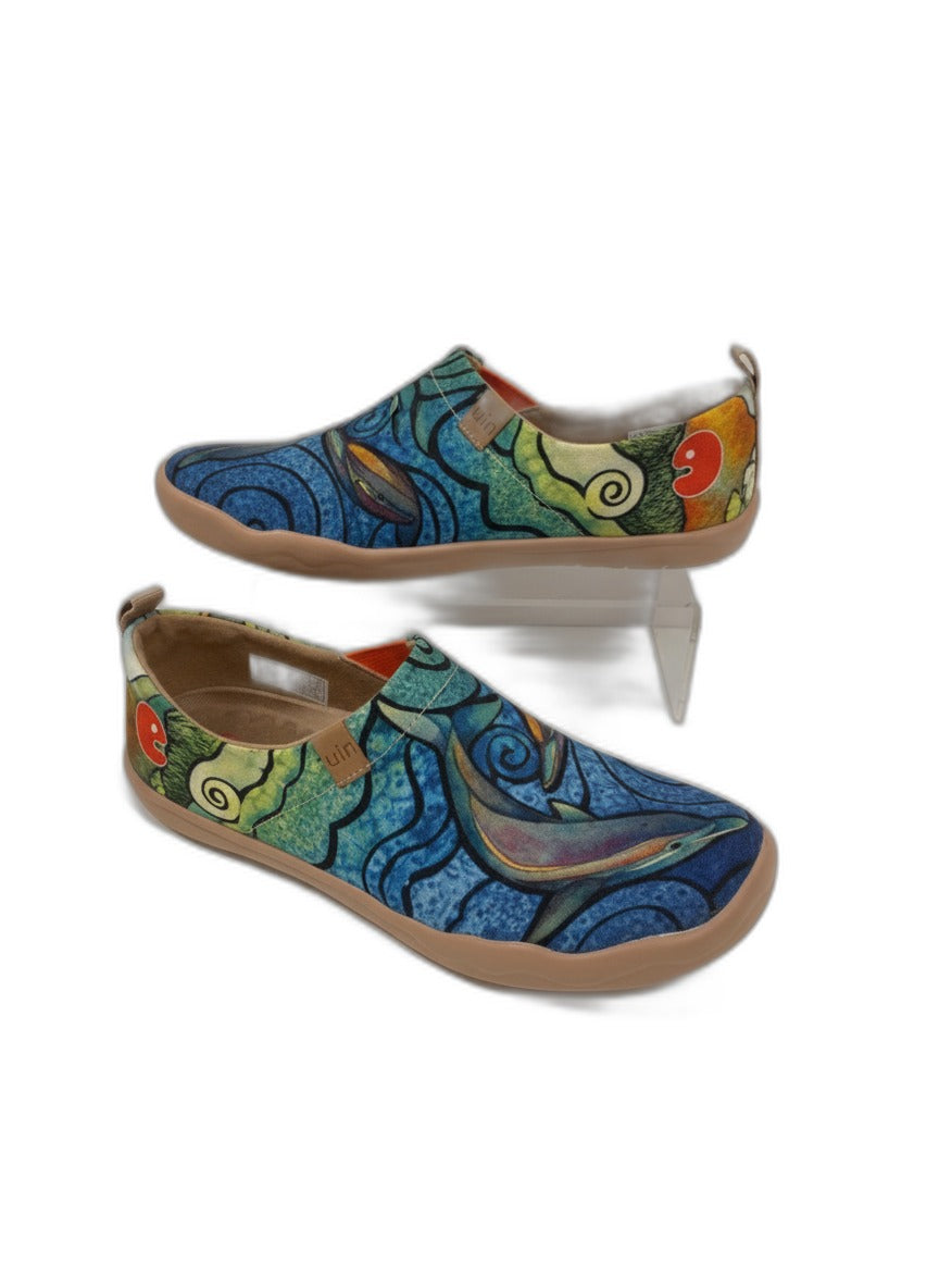 UIN · Dolphin Print Slip Ons · 8.5 · Multi