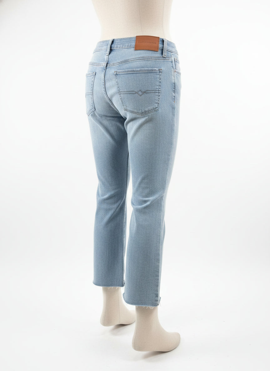 LuckyBrand · Sweet Mid-Rise Kick Crop · 6 · Light Denim