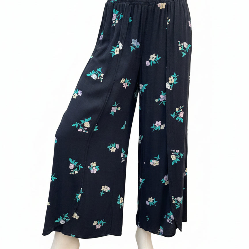 Billabong · Wide Leg Pants · Medium · NavyFloral