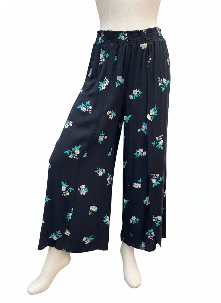Billabong · Wide Leg Pants · Medium · NavyFloral