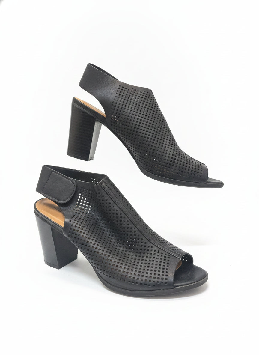 Call It Spring · Open toe · 8.5 · Black