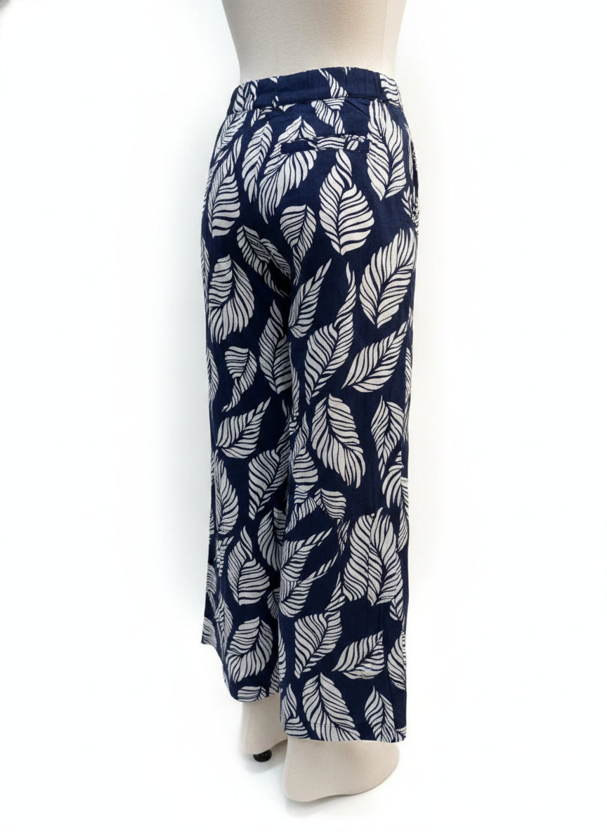 Tribal · Comfort Waist Tropical Leaf Print Pants with Ankle Button Detail · Large · Navy White