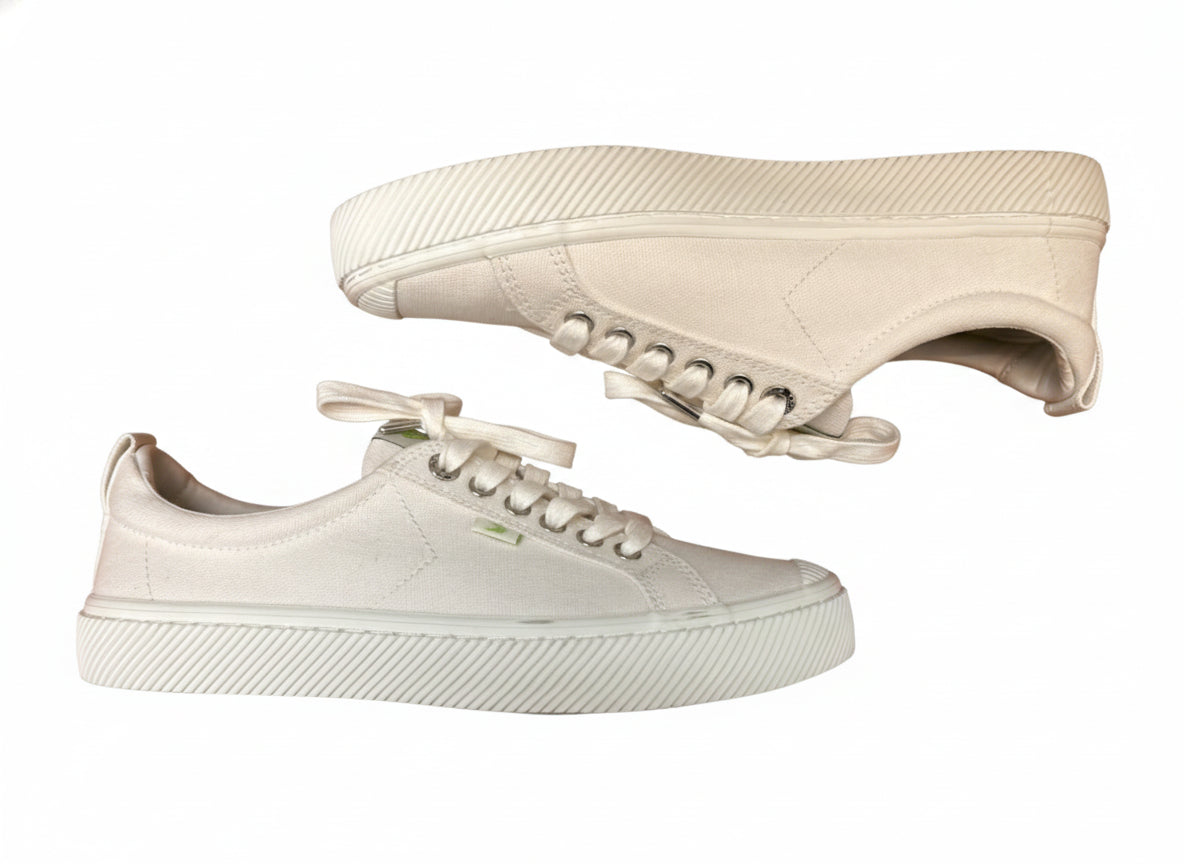 Cariuma · Endless Comfort · 9.5 · White
