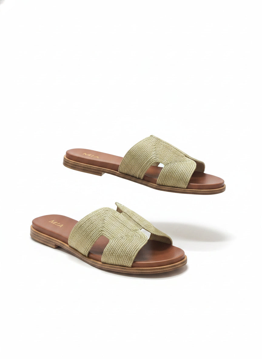 Mia · Shoes · 10 · Gold