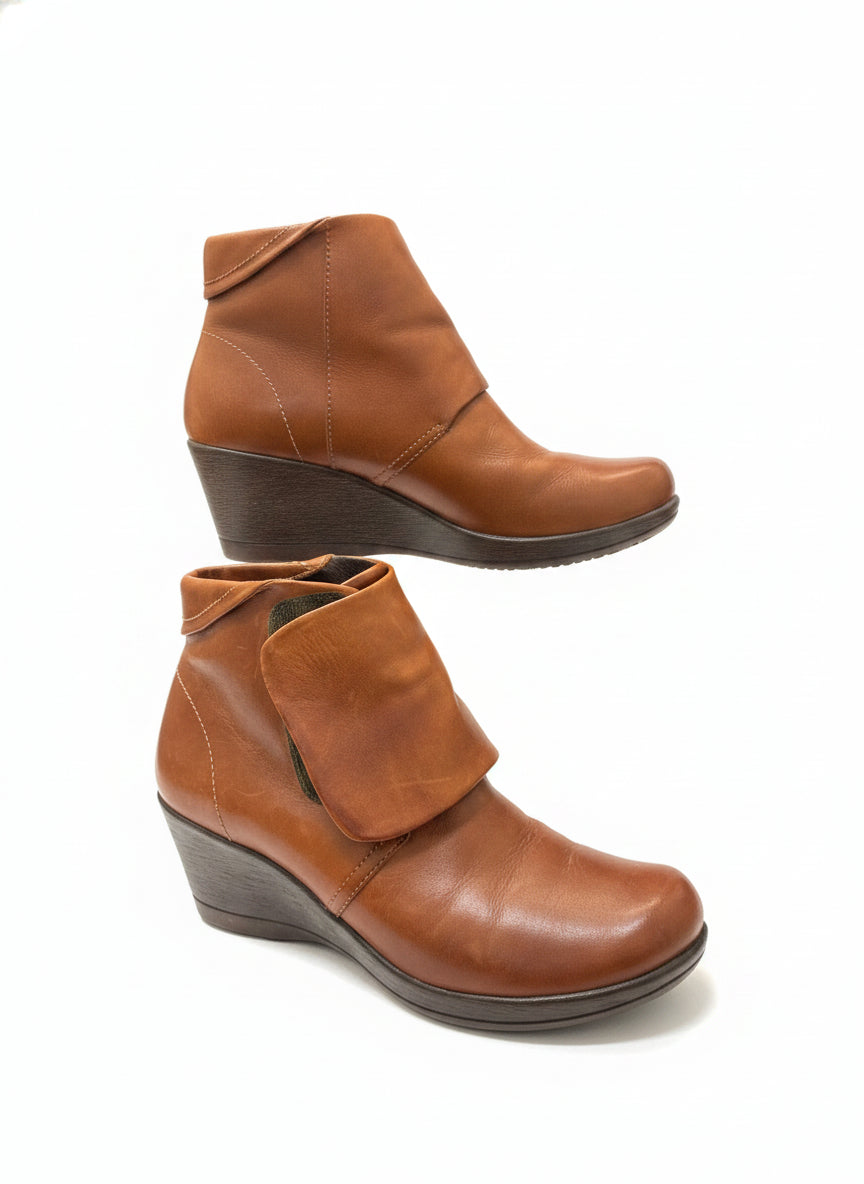 Dansko · Romy ankle boots · 7.5 · Caramel Leather