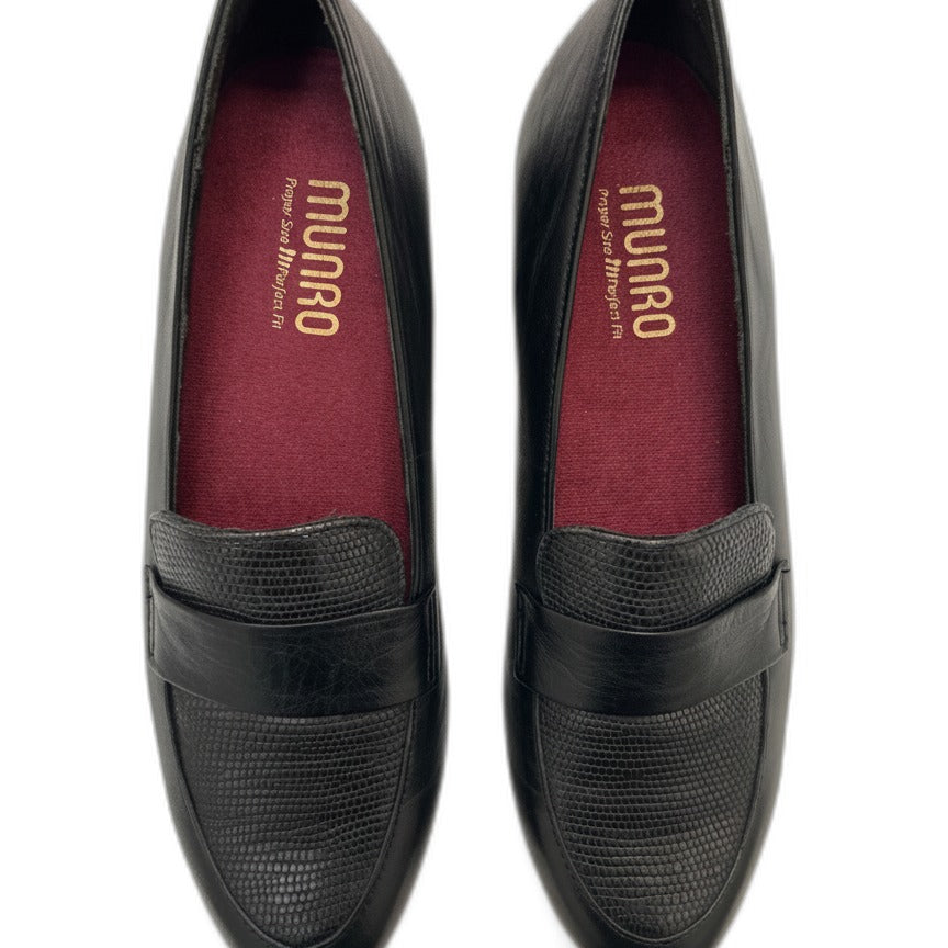 Munro · Kiera Slip-On Loafers · 7.5 · Black
