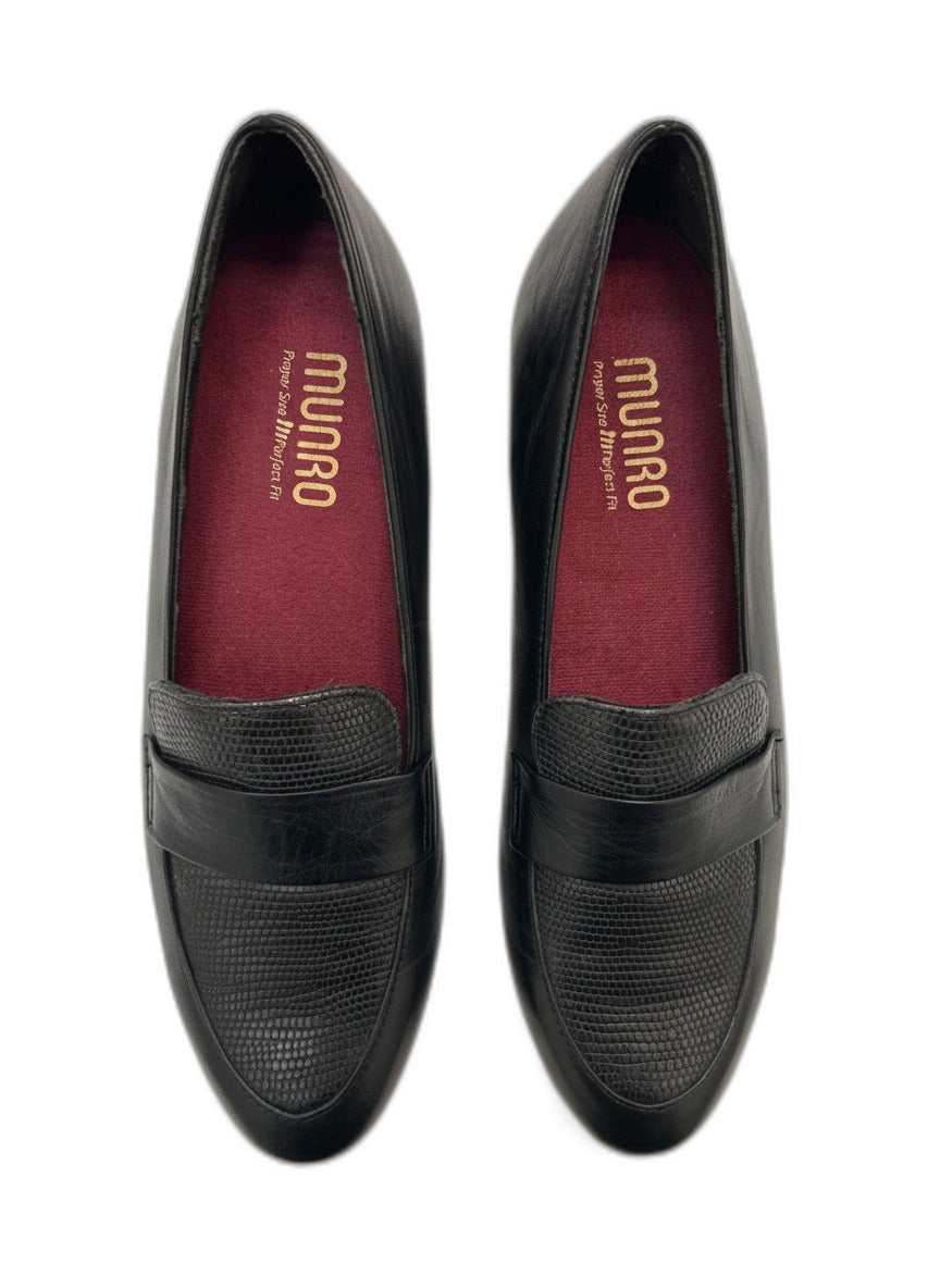 Munro · Kiera Slip-On Loafers · 7.5 · Black