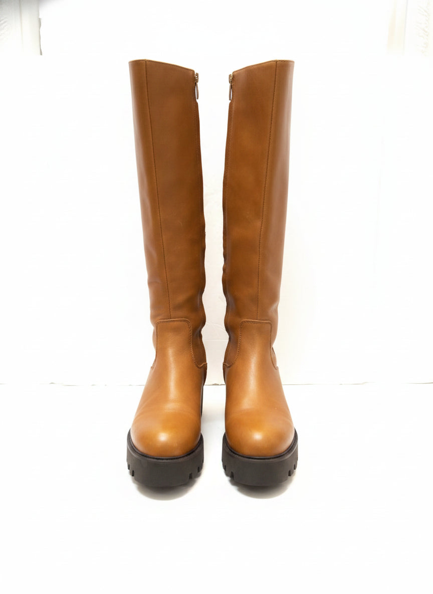 Franco Sarto · Balinboot · 9.5 Wide · Cognac