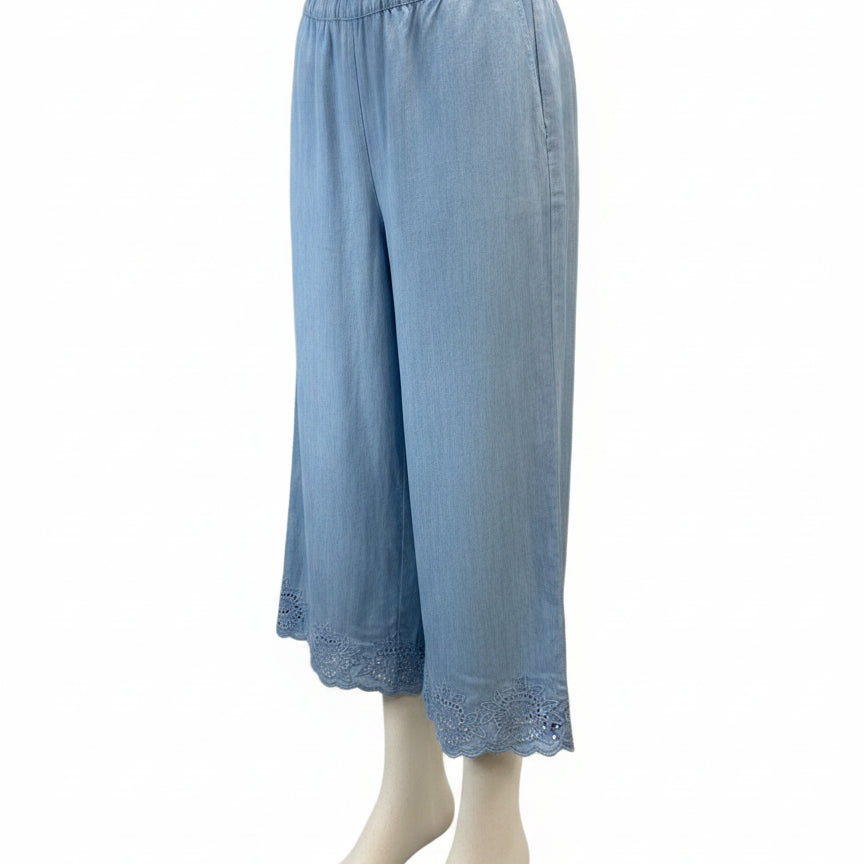 Style & Co · Eyelet Lace Chambray Capris · XL P · Chambray