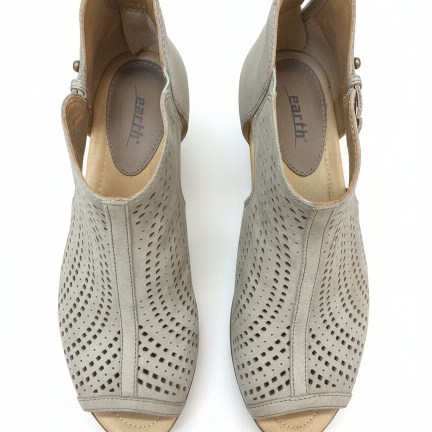 Earth · Keri Booties · 9 · Taupe Leather
