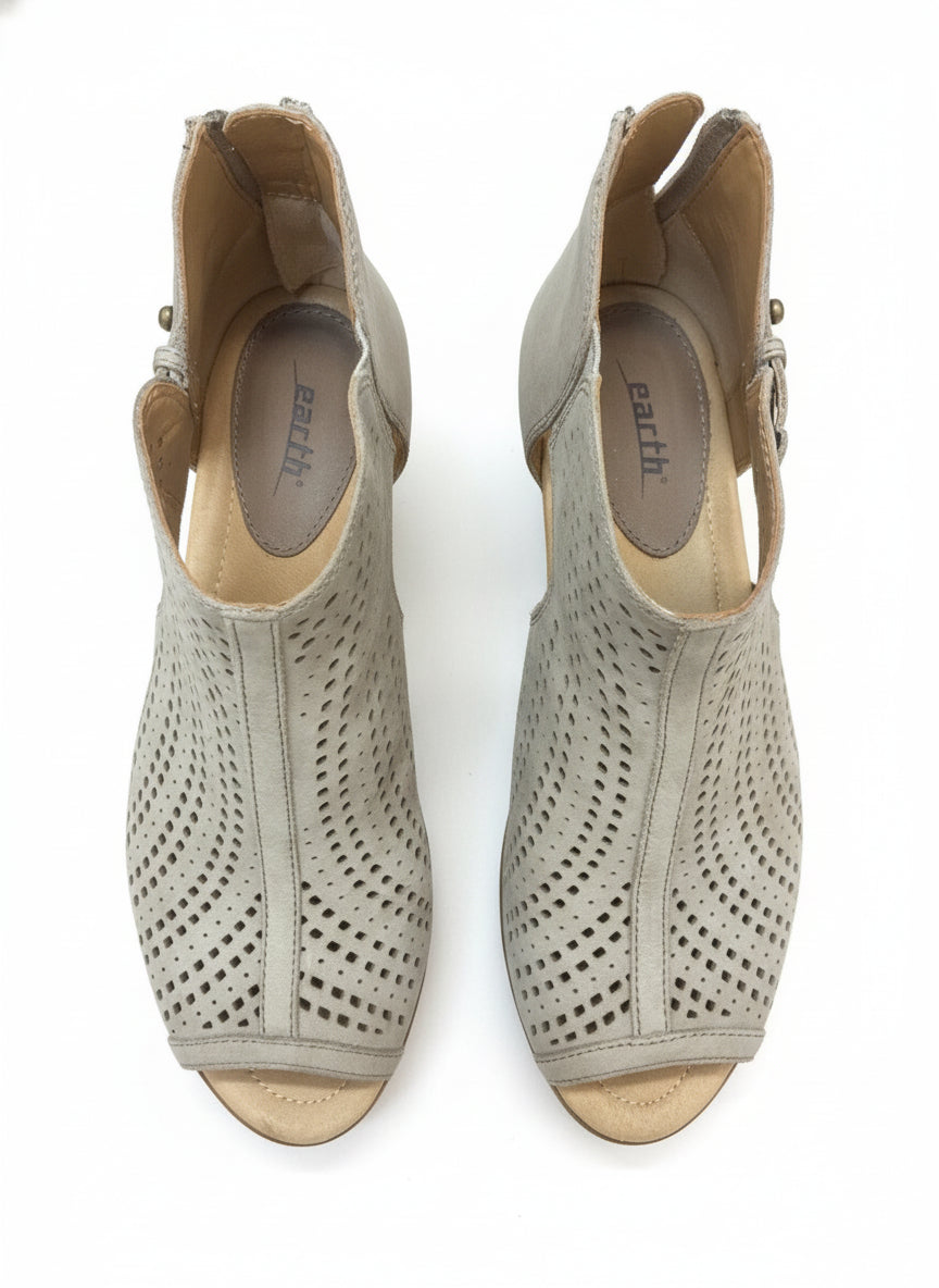 Earth · Keri Booties · 9 · Taupe Leather