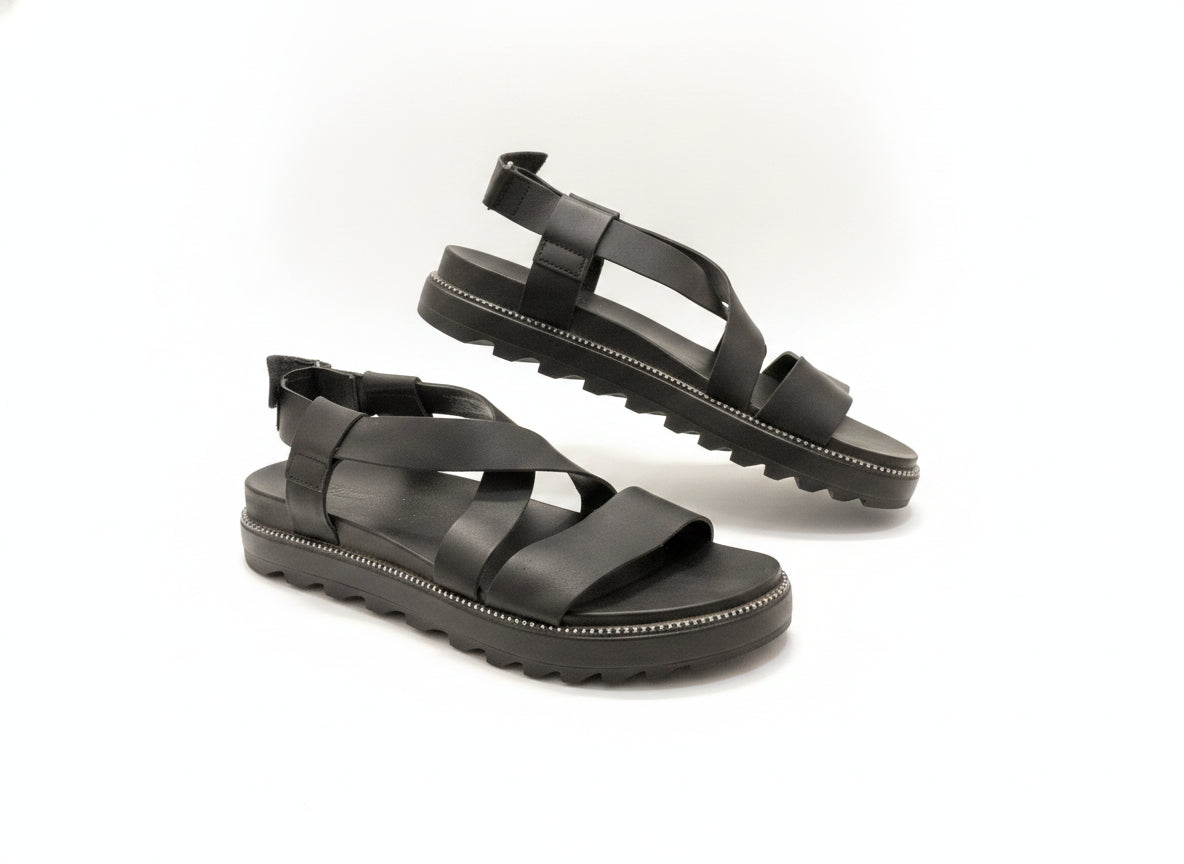 Sorel · Roaming criss cross sandal · 9 · Black