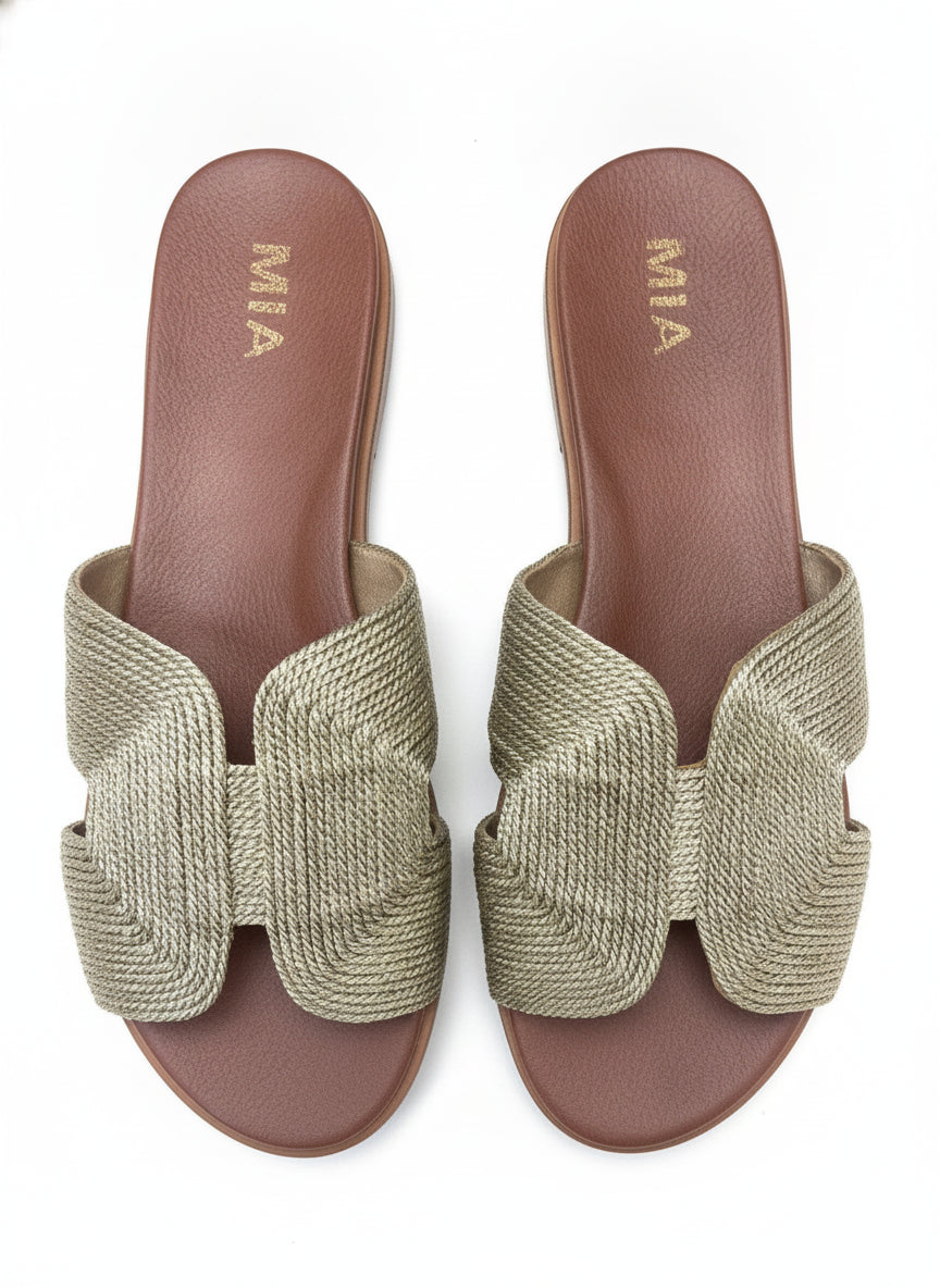 Mia · Shoes · 10 · Gold