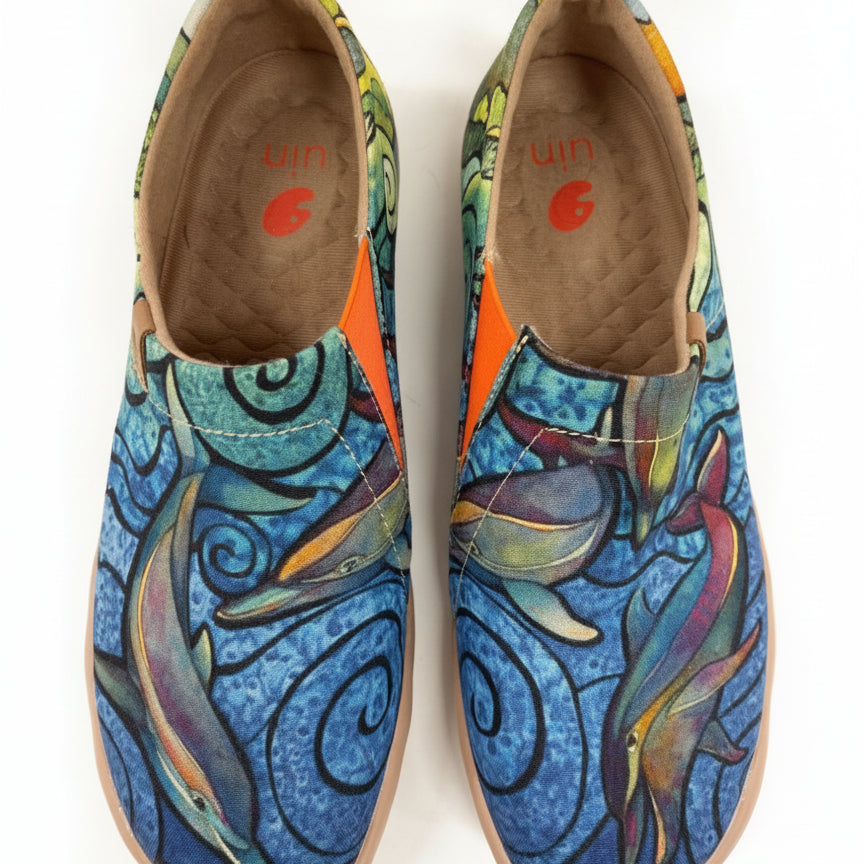 UIN · Dolphin Print Slip Ons · 8.5 · Multi