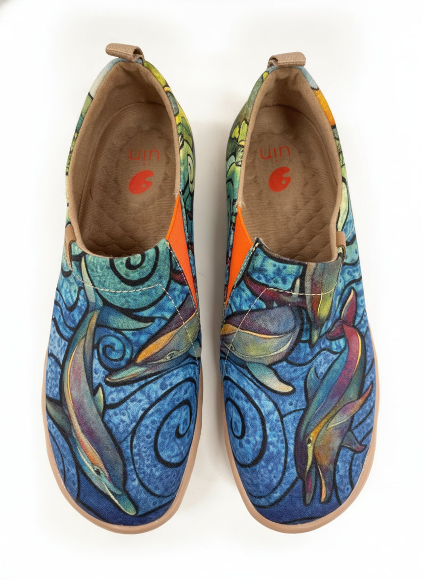 UIN · Dolphin Print Slip Ons · 8.5 · Multi