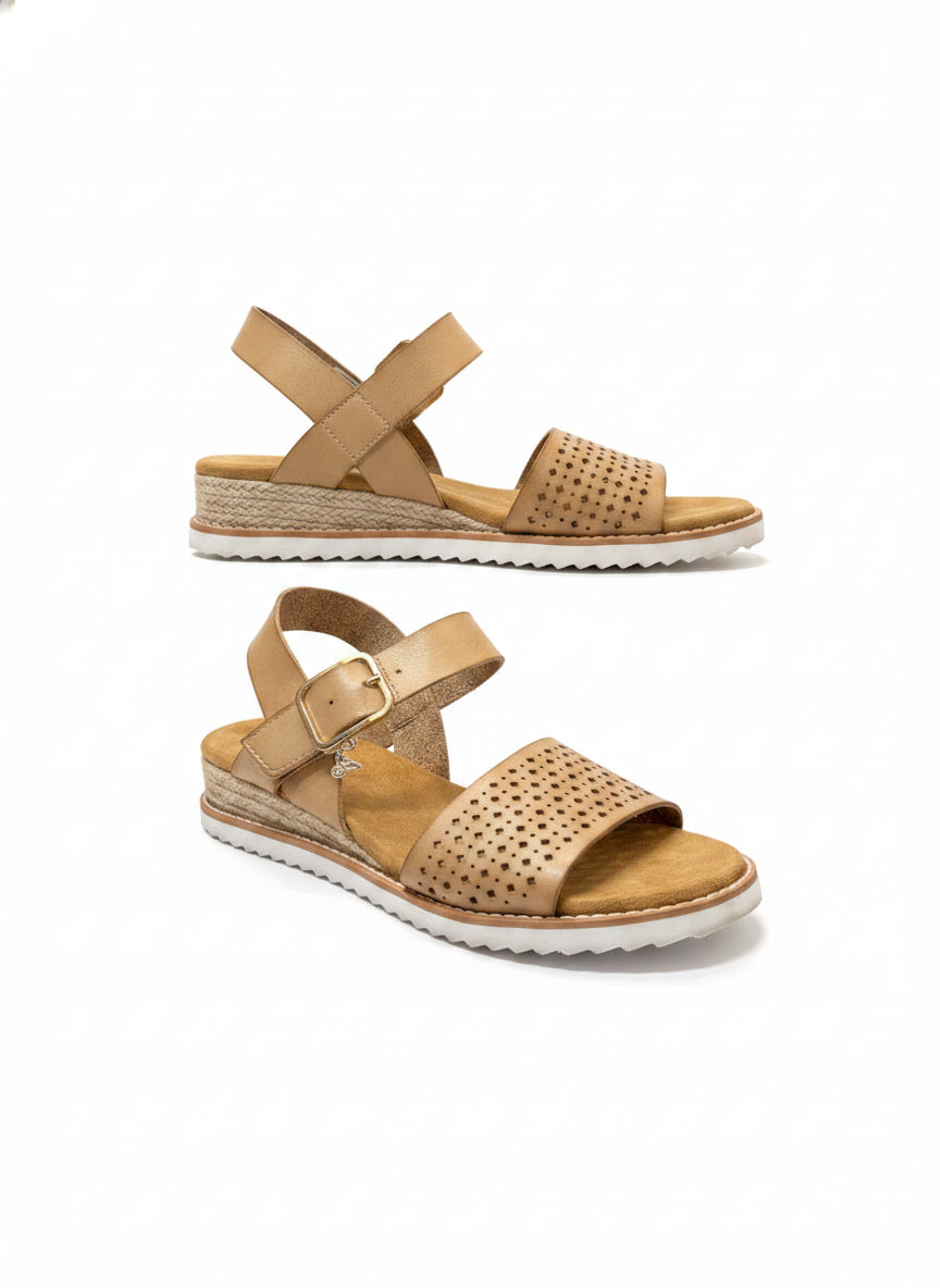 Bobs · Desert Kiss in a Sunny Flair · 7 · Chestnut