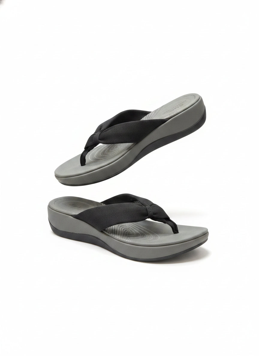 Clarks · Cloudsurfers Platform Sandals · 10 · BlackGray