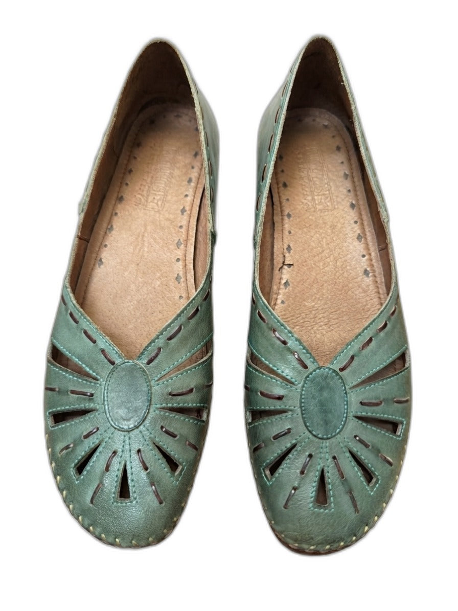 Pikolinos · Slip Ons · 9.5 · Sage