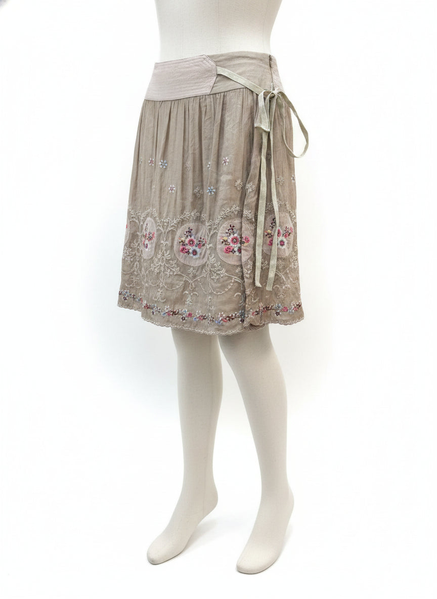 Anthropologie · Blue Tassel Embroidered · Medium · BeigeFloral