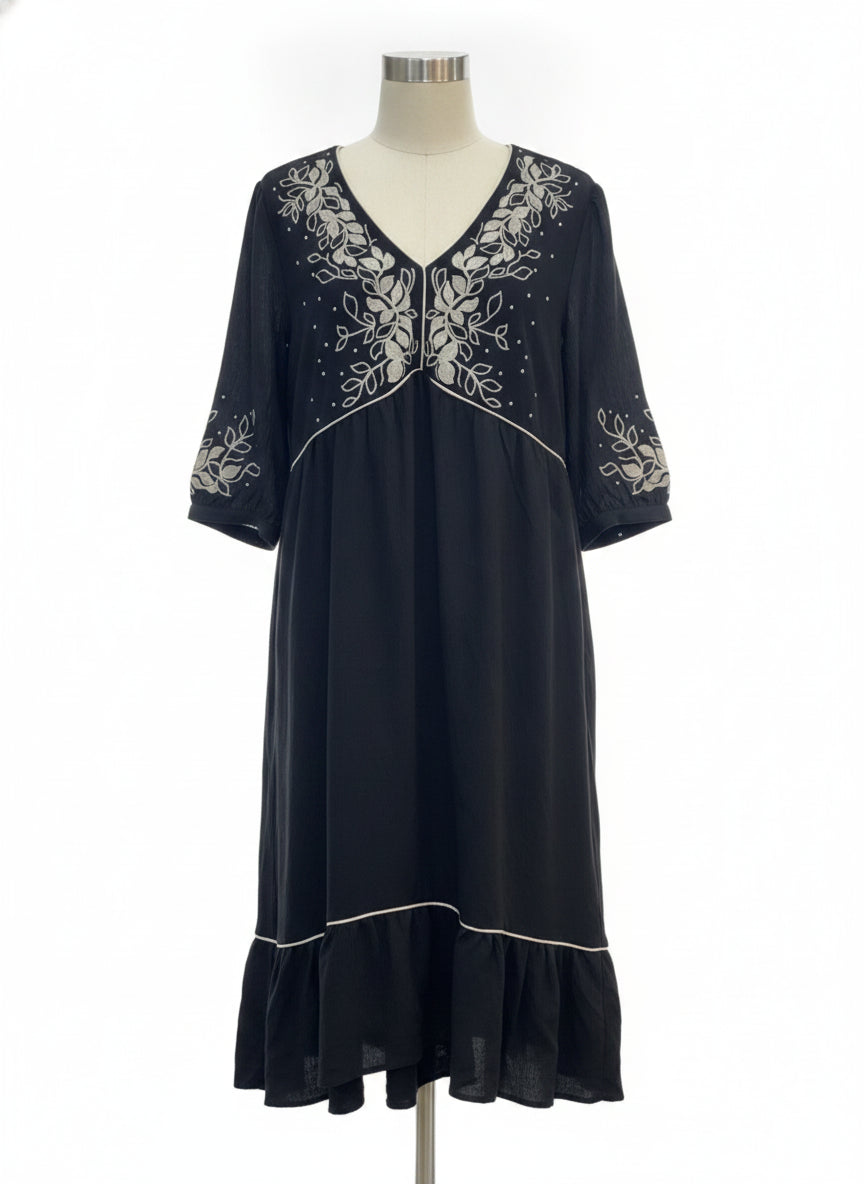 Anthropologie · Fig and Flower · Medium · Black/Cream