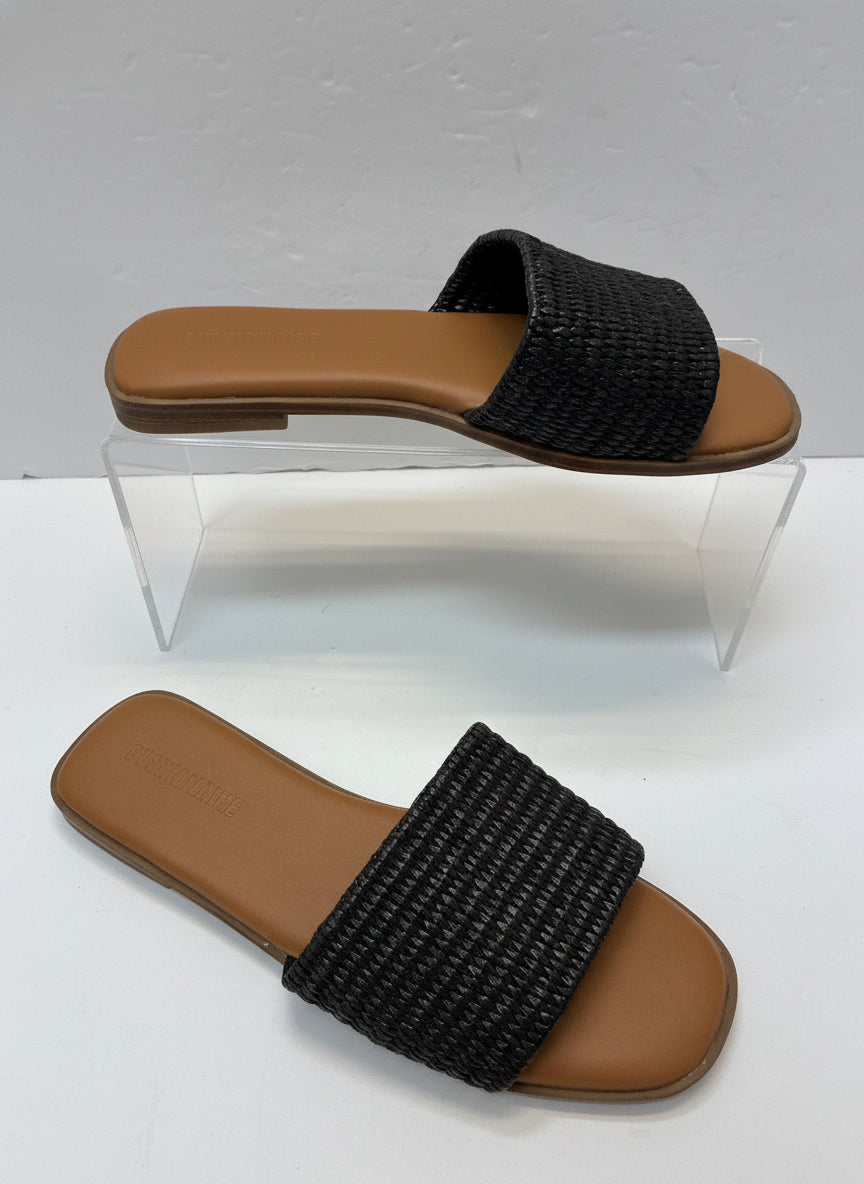 Cushionaire · Raffia One Band Sandal · 7 · BlackBrown