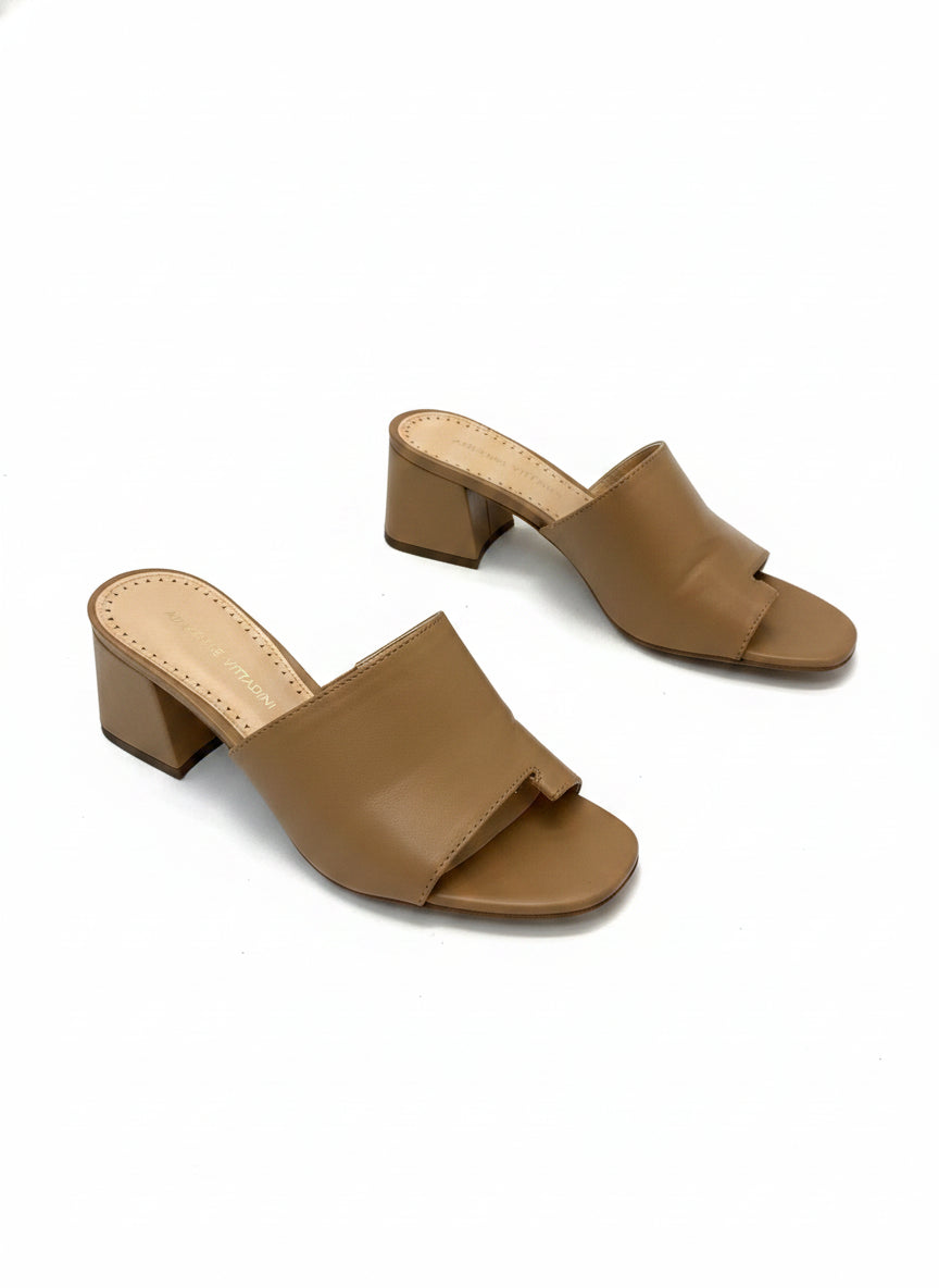 Adrienne Vittadini · Albi Block Heel · 7 · Tan