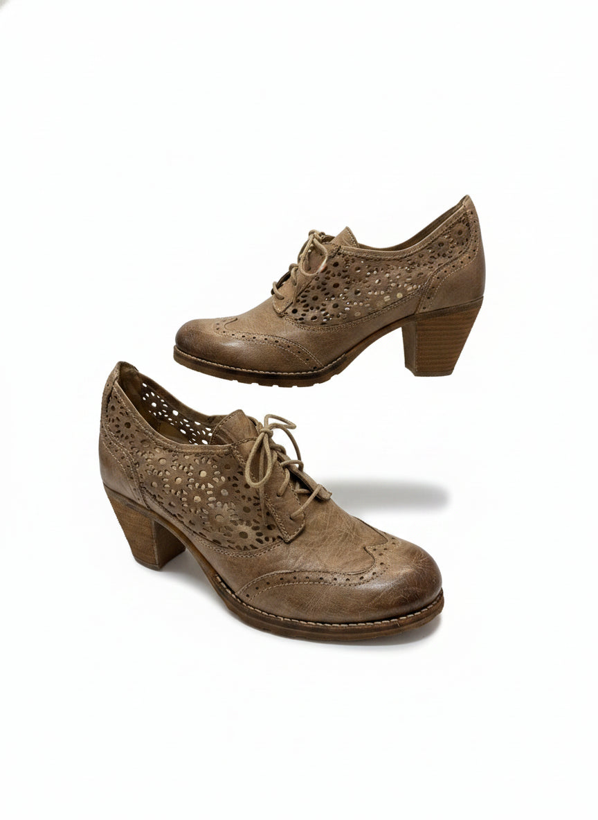 Dromedaris · Martha Perforated · 7.5 · Mocha