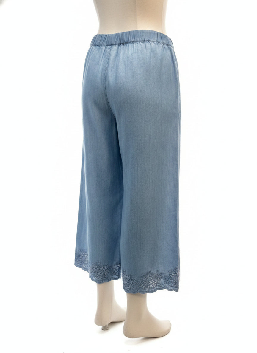 Style & Co · Eyelet Lace Chambray Capris · XL P · Chambray